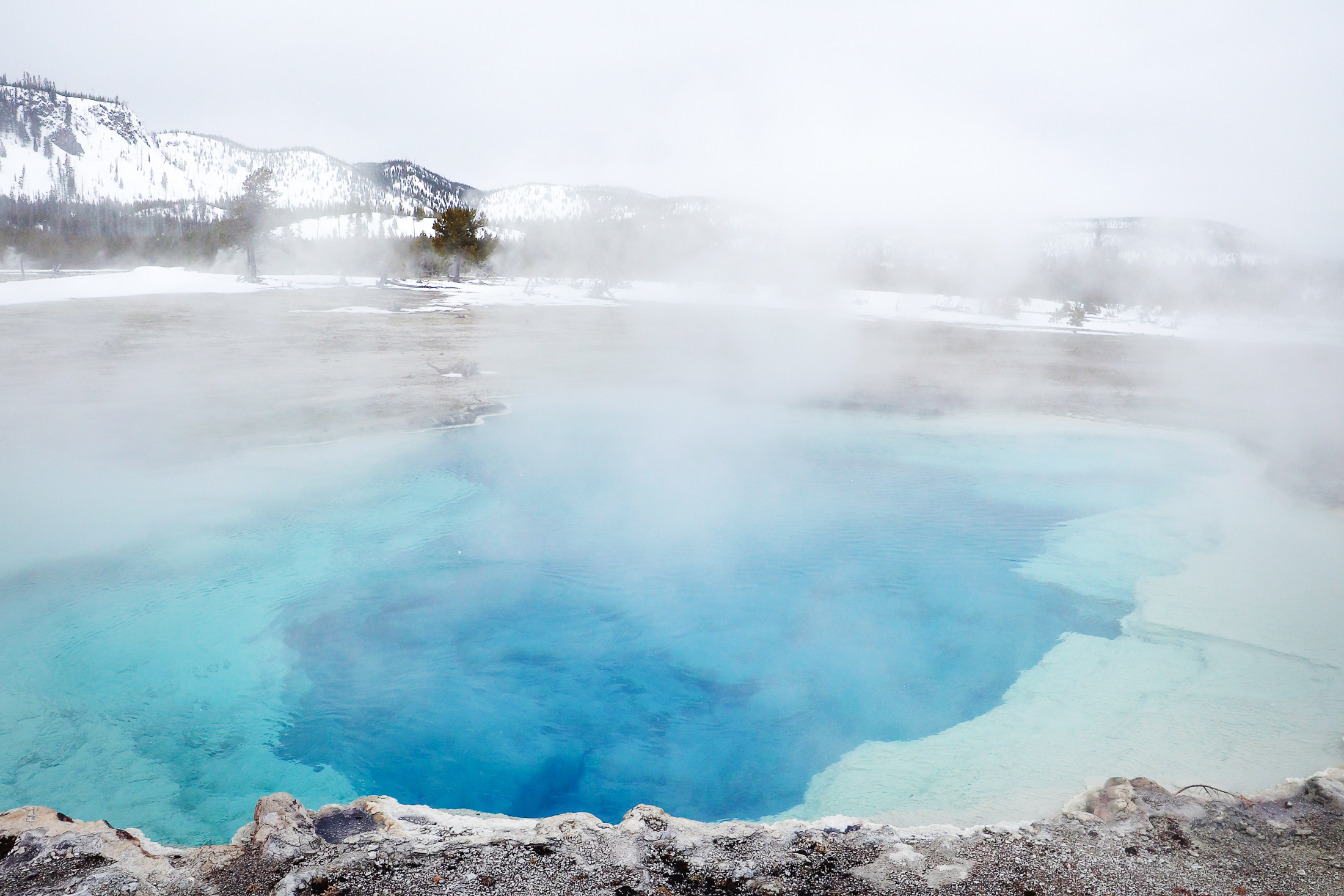 A guide to visiting Yellowstone National Park (in any season!)